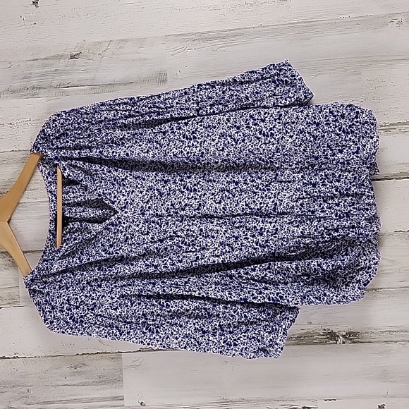 Jones New York Tops - Jones & Co blue white cottagecore mini floral print vneck raglan blouse Size 1X